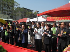 標題:高雄市第 21 個公共圖書館 - 左營新館暨左營國中活動中心開工動土預計 99 年 6 月開館服務照片